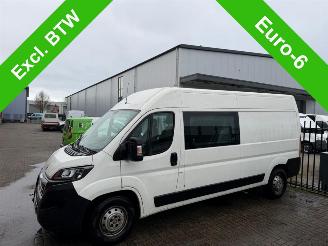 Uttjänta bilar auto Peugeot Boxer 335 2.2 BlueHDi 140 L3H2 Premium DC 5 zitplaatsen 2020/11