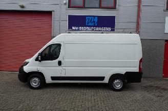Peugeot Boxer 335 2.2 BlueHDi 140 L2H2 Premium picture 5