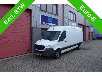 krockskadad bil bedrijf Mercedes Sprinter 315 1.9 CDI L4H3 RWD maxi 3 zits 2022/5