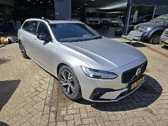 Damaged car Volvo V-90 2.0 B4 R-Design Motor Problem 2021/6