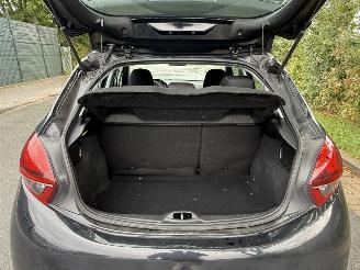 Peugeot 208  picture 10