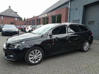 uszkodzony samochody osobowe Peugeot 308 SW 1.2 96KW Blue Lease Premium PANORAMA CLIMA NAVI 2020/4