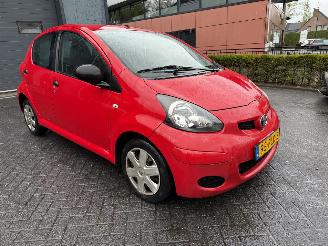 krockskadad bil auto Toyota Aygo 1.0-12V Cool  AIRCO Hatchback 5-dr. 2011/2
