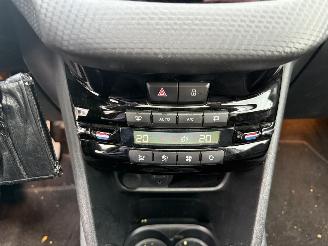 Peugeot 208 1.2 PureTech Allure 81kW Panorama Dak (Hatchback 5-dr.) picture 20