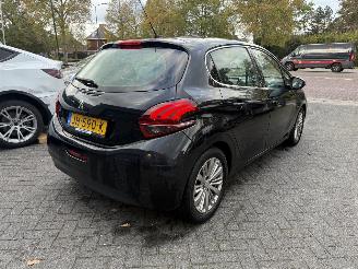 Peugeot 208 1.2 PureTech Allure 81kW Panorama Dak (Hatchback 5-dr.) picture 5