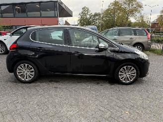 Peugeot 208 1.2 PureTech Allure 81kW Panorama Dak (Hatchback 5-dr.) picture 6