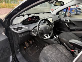 Peugeot 208 1.2 PureTech Allure 81kW Panorama Dak (Hatchback 5-dr.) picture 15