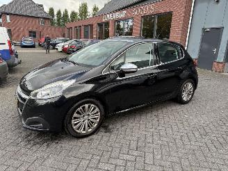 Peugeot 208 1.2 PureTech Allure 81kW Panorama Dak (Hatchback 5-dr.) picture 2