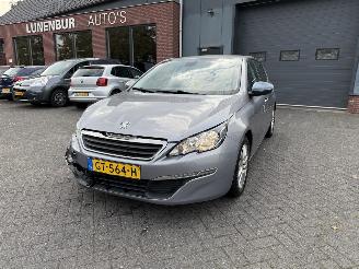 krockskadad bil auto Peugeot 308 1.2 PureTech Active  Hatchback 5-dr. 2015/8