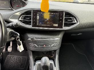 Peugeot 308 1.2 PureTech Active  Hatchback 5-dr. picture 23