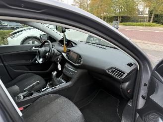Peugeot 308 1.2 PureTech Active  Hatchback 5-dr. picture 15