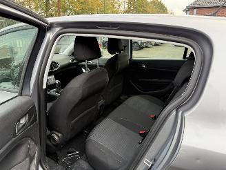 Peugeot 308 1.2 PureTech Active  Hatchback 5-dr. picture 18