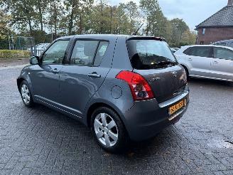 Suzuki Swift 1.3 Shogun  Hatchback 5-dr. picture 3