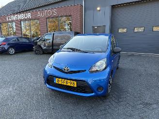 skadebil auto Toyota Aygo 1.0 VVT-i Now  AIRCO  Hatchback 5-dr. 2013/9