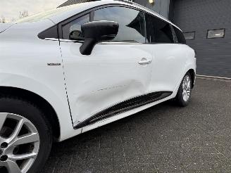 Renault Clio 0.9 TCe Limited  NAVIGATIE  Stationwagen 5-dr. picture 10