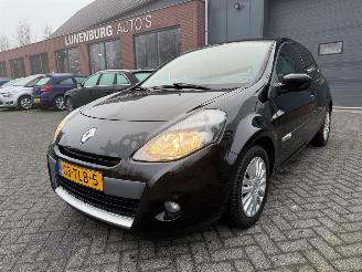 uszkodzony samochody osobowe Renault Clio 1.2 TCe Collection (Hatchback 3-dr.) 2012/3