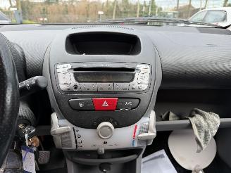 Peugeot 107 1.0-12V XR AIRCO  (Hatchback 3-dr.) picture 17
