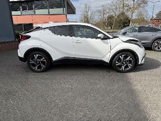 Toyota C-HR 1.8 Hybrid Style (SUV 5-dr.) picture 2