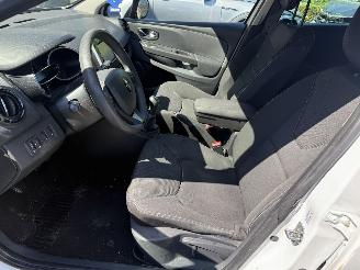 Renault Clio 0.9 TCe Expression picture 16