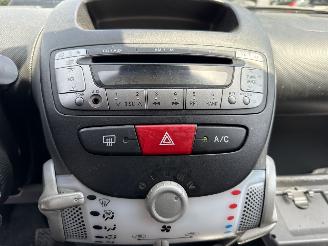 Peugeot 107 1.0-12V XS (Hatchback 5-dr.) picture 18