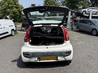 Peugeot 107 1.0-12V XS (Hatchback 5-dr.) picture 13