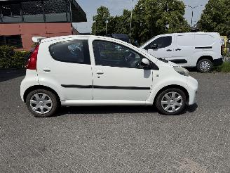 Peugeot 107 1.0-12V XS (Hatchback 5-dr.) picture 7