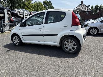 Peugeot 107 1.0-12V XS (Hatchback 5-dr.) picture 23