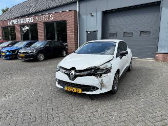 skadebil auto Renault Clio 0.9 TCe ECO Night&Day (Hatchback 5-dr.) 2015/1
