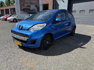 krockskadad bil auto Peugeot 107 1.0-12V XS (Hatchback 5-dr.) 2011/2