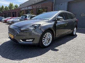 krockskadad bil auto Ford Focus 1.5 Titanium (Stationwagen 5-dr.) 2016/3