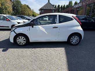 Toyota Aygo 1.0 VVT-i x (Hatchback 3-dr.) picture 2