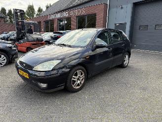Damaged car Ford Focus 1.6-16V Trend (Hatchback 5-dr.) 2002/6