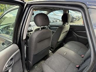 Ford Focus 1.6-16V Trend (Hatchback 5-dr.) picture 9