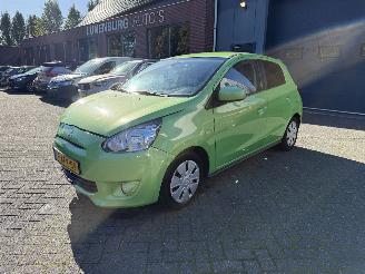 Voiture accidenté Mitsubishi Space-star 1.2 Invite  AUTOMAAT (Hatchback 5-dr.) 2014/7