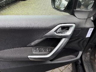 Peugeot 2008 1.2 PureTech Allure (SUV 5-dr.) picture 23