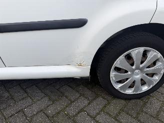 Peugeot 107 1.0 Active (Hatchback 5-dr.) picture 11