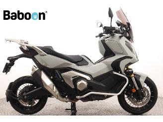 krockskadad bil motor Honda  X-ADV 2022/12