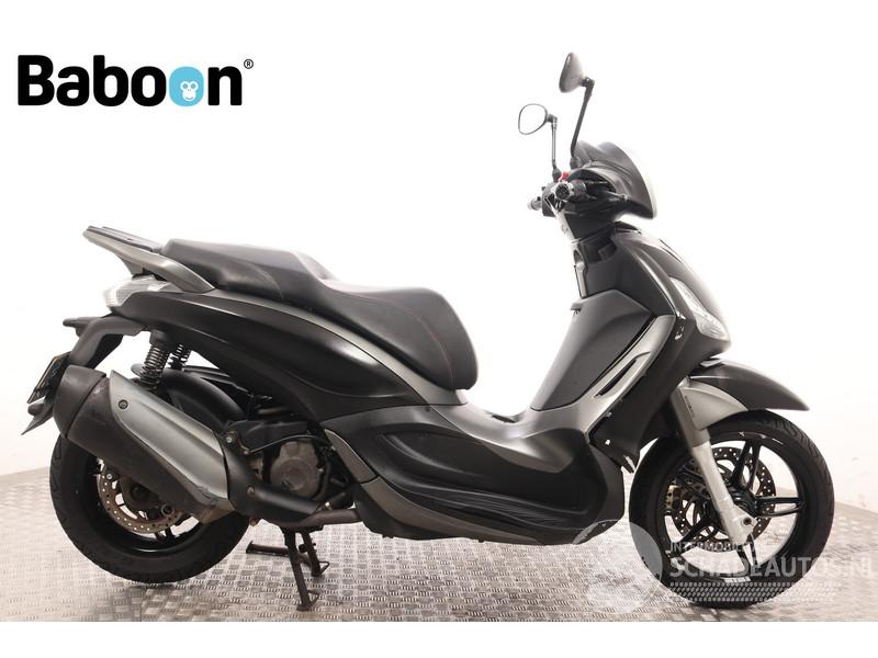 Piaggio Beverly 350 Sport Touring ABS