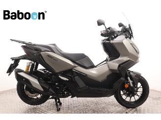 krockskadad bil motor Honda  ADV 350 2025/1