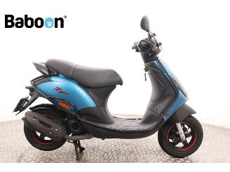 skadebil bromfiets Piaggio  Zip 45KM 2022/7