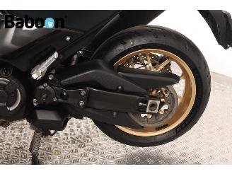 Yamaha  T-MAX 560 Tech Max ABS picture 18
