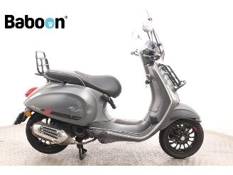 krockskadad bil bromfiets Vespa  Sprint 45KM 2018/9