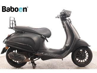 krockskadad bil bromfiets Vespa  Sprint 45KM 2018/8