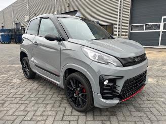 krockskadad bil brommobiel Ligier  JS60 Ultimate Sport 45KM 2021/8