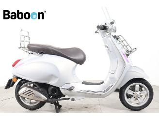 krockskadad bil bromfiets Vespa  Primavera 25KM 2015/7