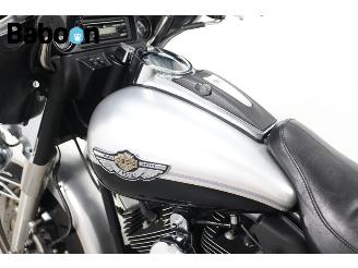 Harley-Davidson  FLHTCUI Ultra Glide Classic 100Th Anniversary picture 19