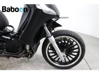 Piaggio Beverly 125 Police picture 11