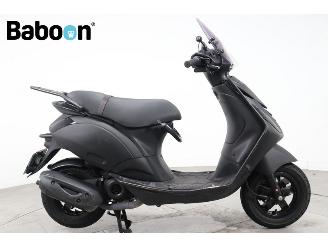 krockskadad bil bromfiets Piaggio  Zip 45KM 2024/5