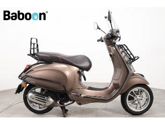 krockskadad bil bromfiets Vespa  Primavera 45KM 2019/1