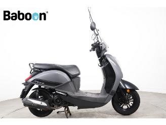 skadebil bromfiets Sym  Mio 50i 25KM 2020/6